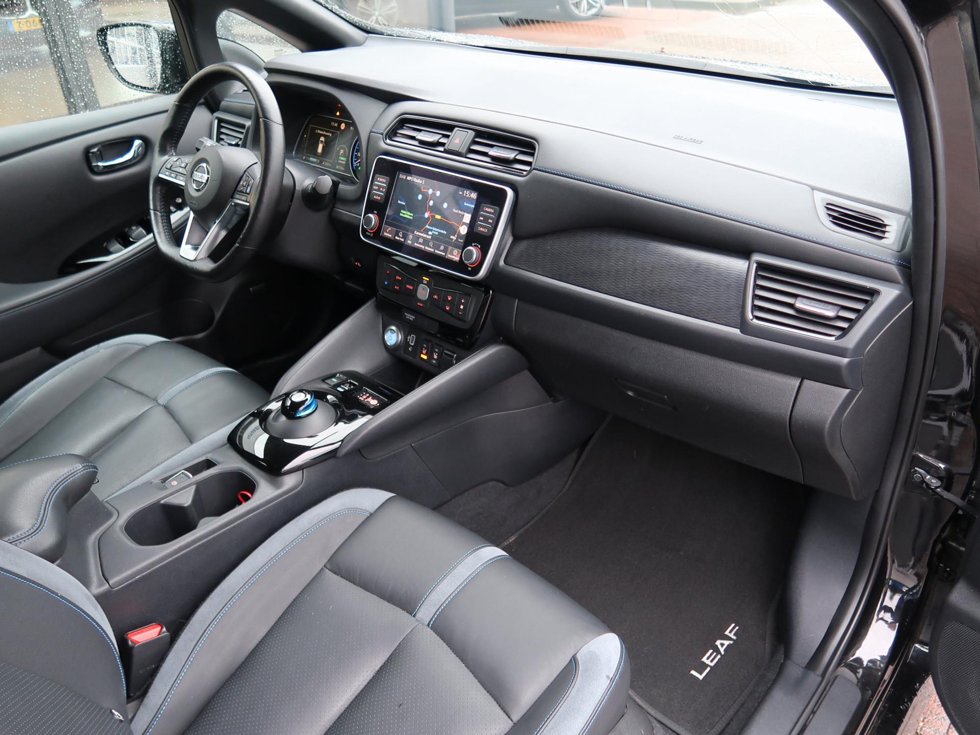 41579081-7.jpg