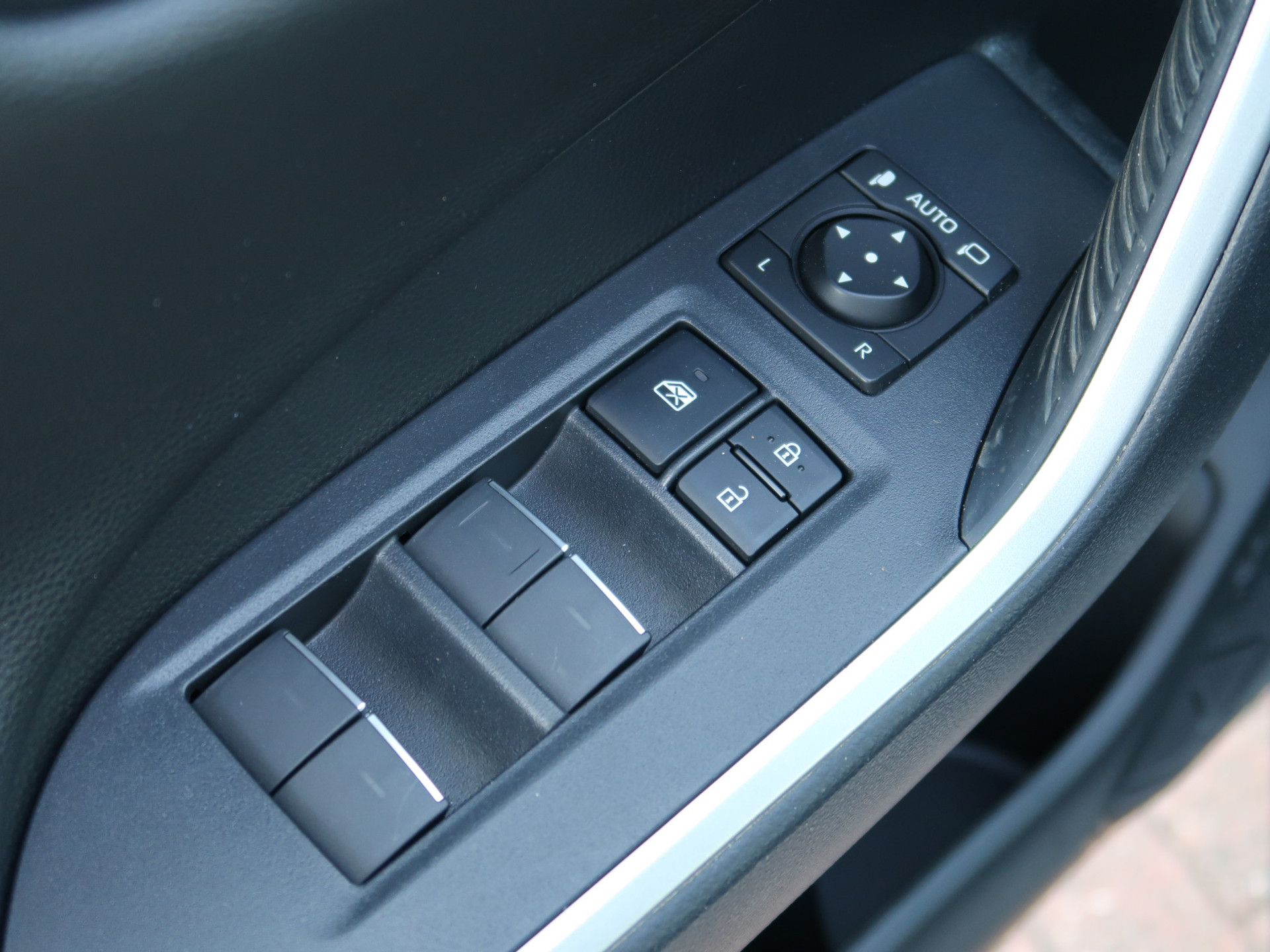 44951900-23.jpg
